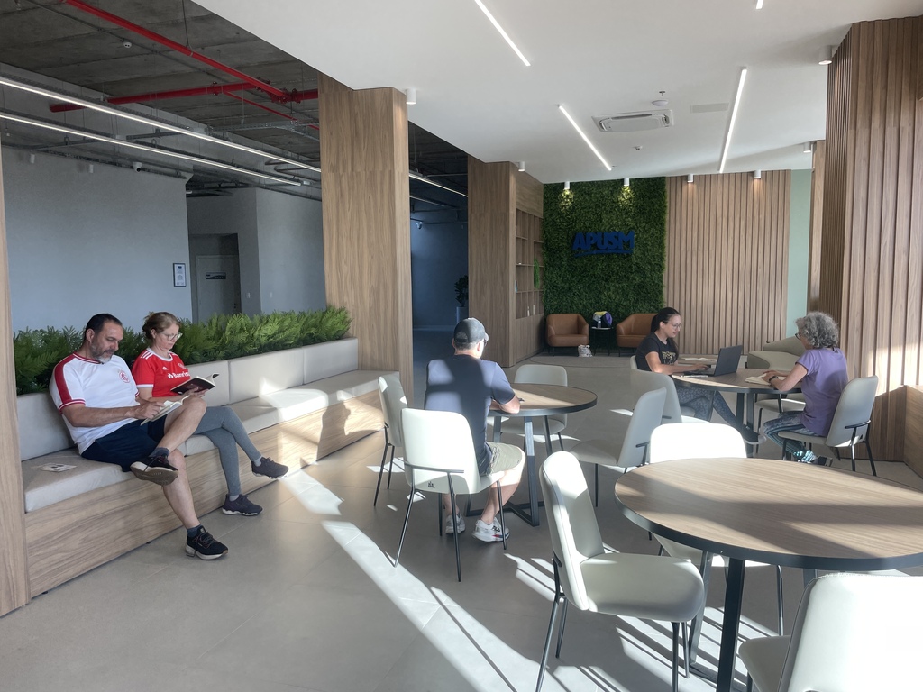 Espaço de coworking da APUSM: um ambiente para trabalhar, criar e conviver