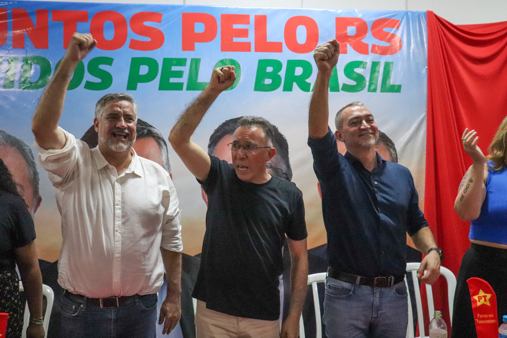 Pré-candidato ao Piratini pelo PT, Edegar Pretto participa de plenária em Santa Maria