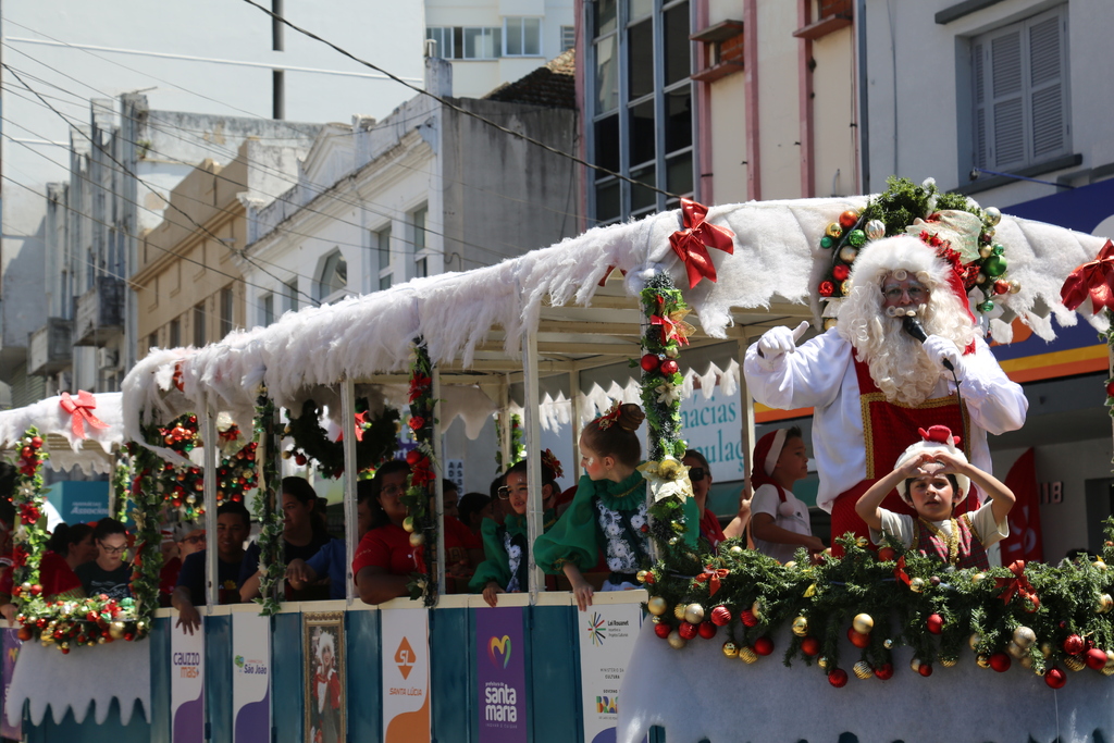 Desfiles da Estação Natal 2025 chegam ao fim em Santa Maria, mas programação segue até terça-feira