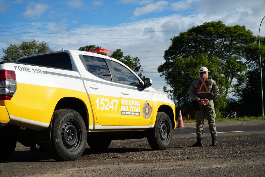 Tráfego aumenta 30% nas rodovias estaduais e PRF alerta para chuva e fluxo de argentinos na BR-290
