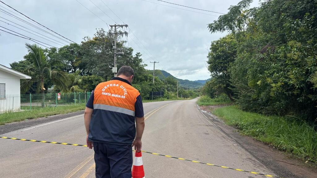 Trânsito na ERS-511 é liberado após vistoria em ponte com cabeceira danificada em Santa Maria