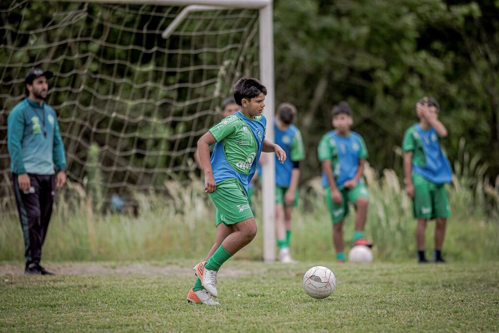 Foto: Guilherme Arruda (GK Fotografia Esportiva) - Atleta tem 11 anos pode atuar como lateral-esquerdo e volante