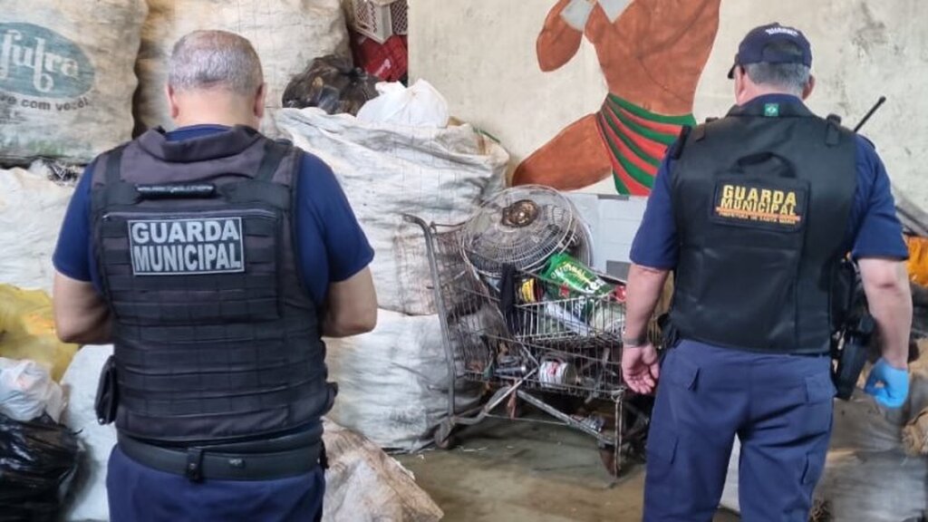 Recicladora é interditada em Santa Maria durante ação integrada da Polícia Civil