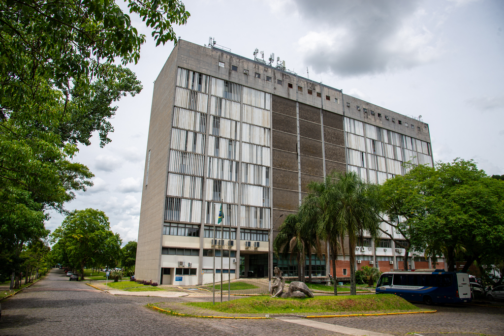 “Não se faz universidade apenas pagando contas de luz e água”, afirma reitora da UFSM sobre redução de 7% do orçamento para 2026