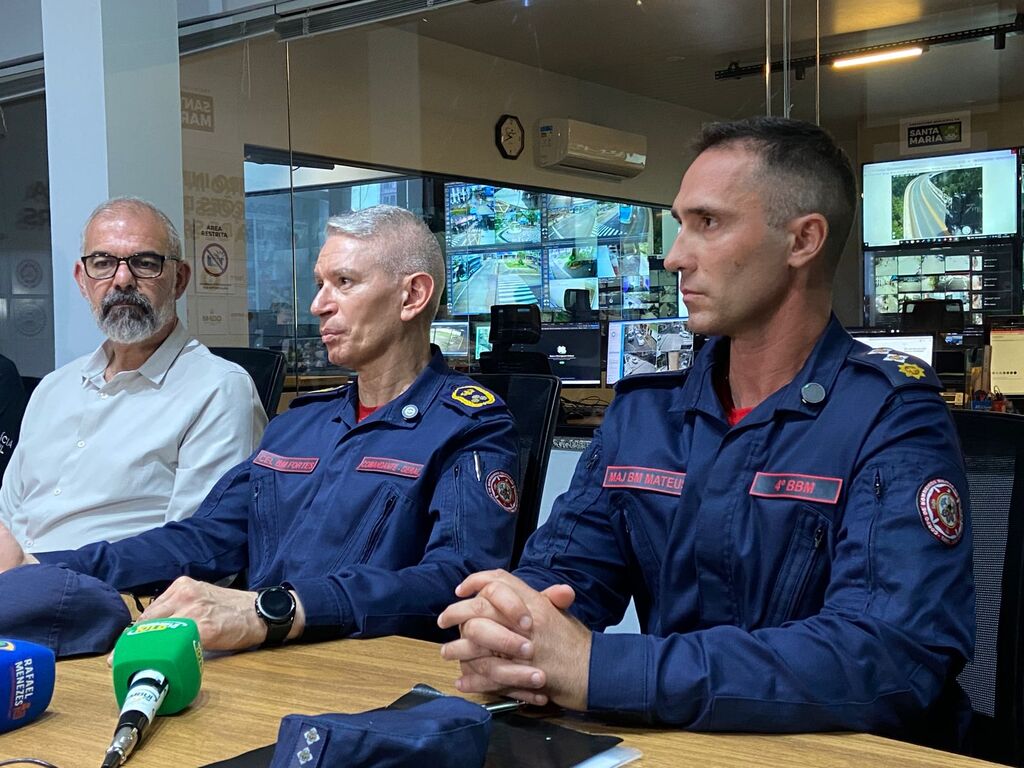 Bombeiros detalham combate ao incêndio no Colégio Marista em coletiva no Ciosp