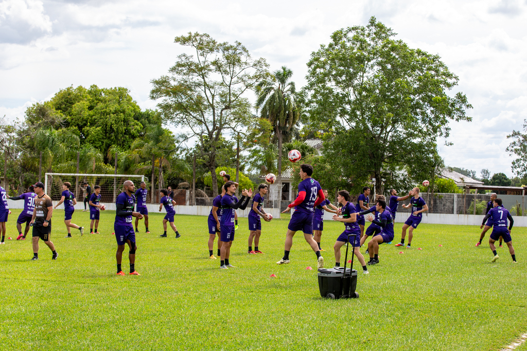 Após semana de folga, Inter-SM retoma treinamentos nesta segunda-feira; reunião é adiada devido a luto por atleta