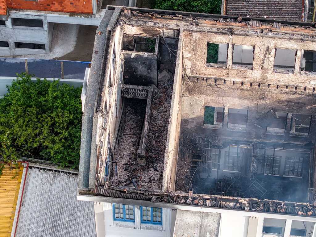 Atuação dos bombeiros em incêndio no Colégio Marista reforça importância de investimentos na corporação