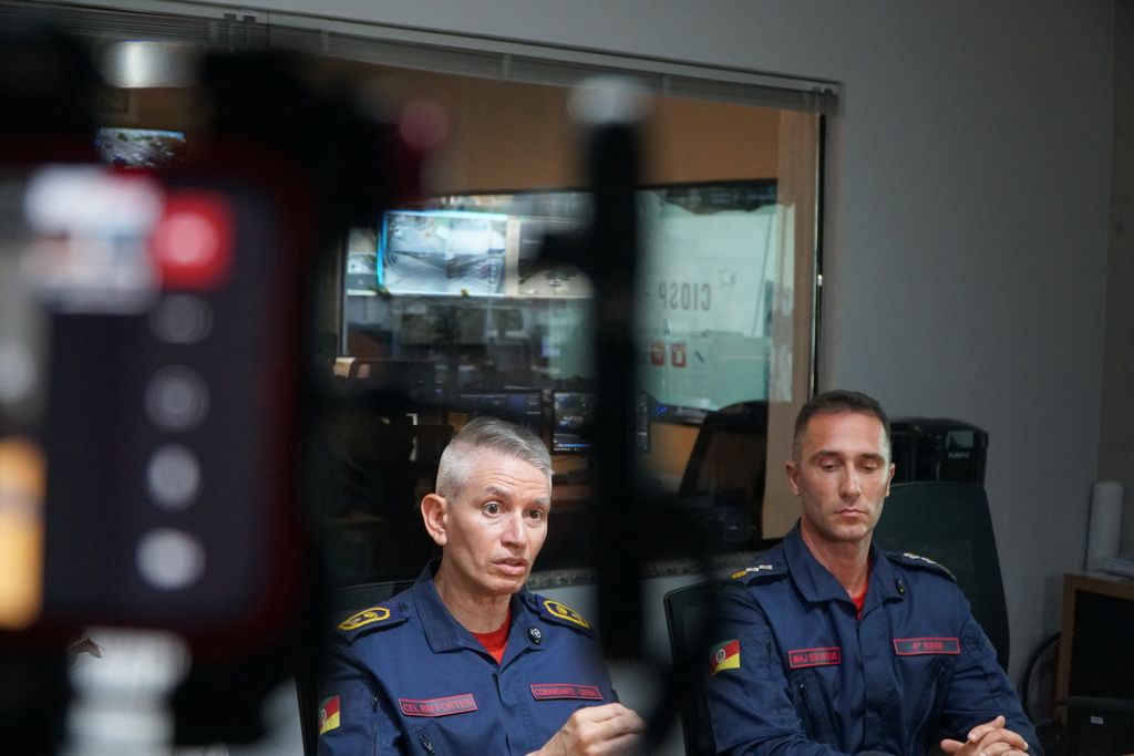 Foto: Vitória Sarturi (Diário) - O comandante (à esq) esteve presente na coletiva de imprensa realizada na manhã de sábado (27), no Centro Integrado de Operações de Segurança Pública (Ciosp)