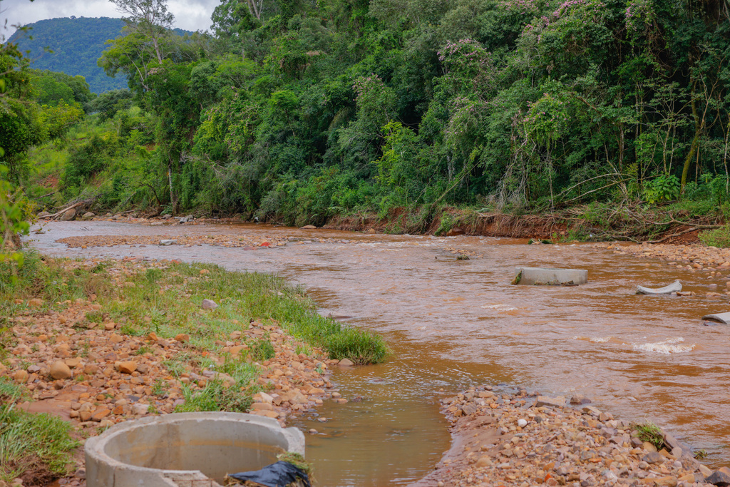 15 famílias seguem isoladas em Arroio Lobato devido às chuvas em Santa Maria; prefeitura trabalha para restabelecer acesso