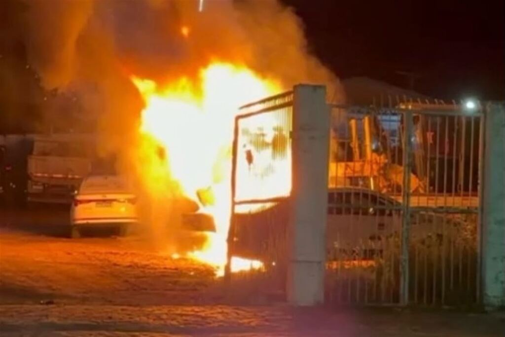 Incêndio deixa caminhão parcialmente destruído em município da Quarta Colônia