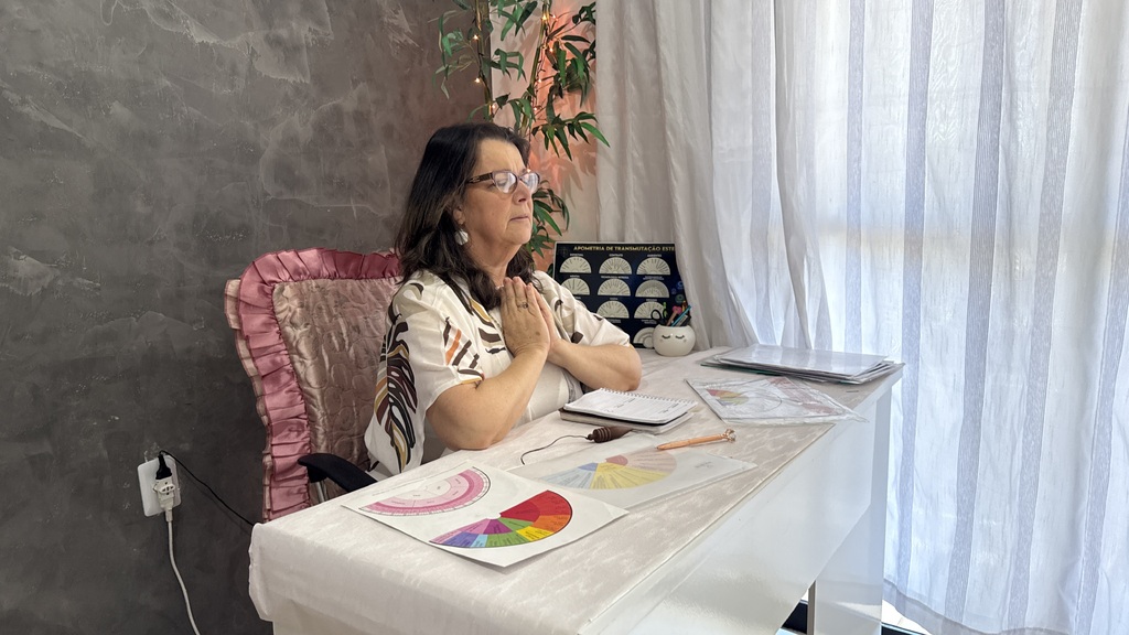 Foto: Vitória Parise - Terapeuta vibracional Sandra Santos atua há mais de 10 anos com desenvolvimento humano e defende que a verdadeira virada de ano começa na consciência e no alinhamento interno, e não nos rituais externos