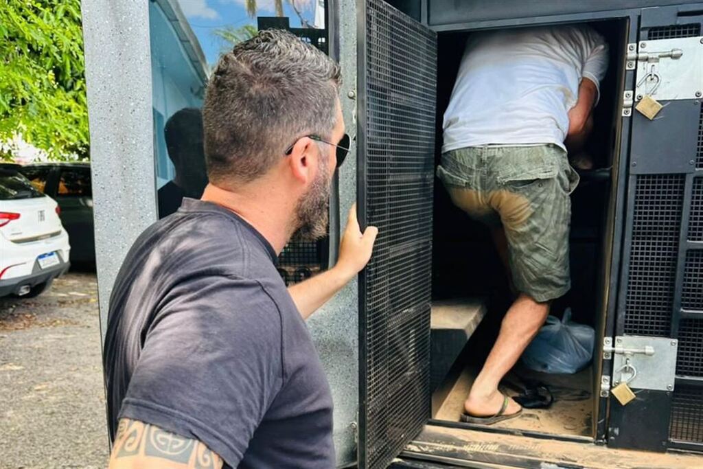 Homem é preso após descumprir medidas protetivas e ameaçar companheira