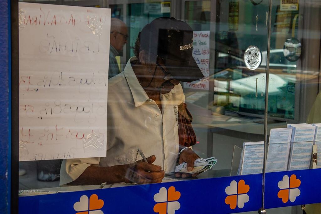 Sorteadas as seis dezenas da Mega da Virada com prêmio recorde de R$ 1,09 bilhão