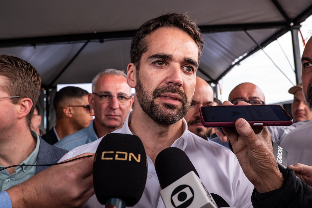 Eduardo Leite vê intervenção na Venezuela como ameaça à paz na América Latina