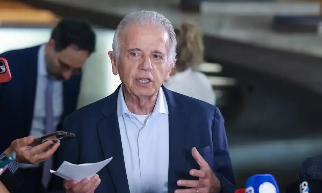 Fronteira do Brasil com a Venezuela está tranquila e aberta, diz Múcio