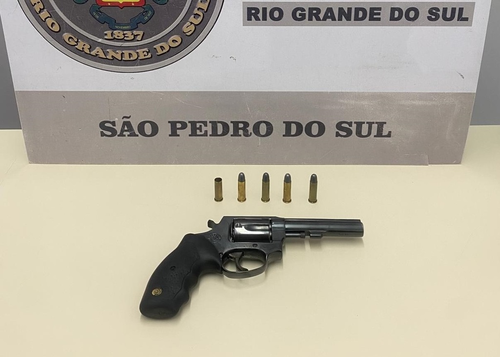 Homem é preso com revólver e munições em cidade da região