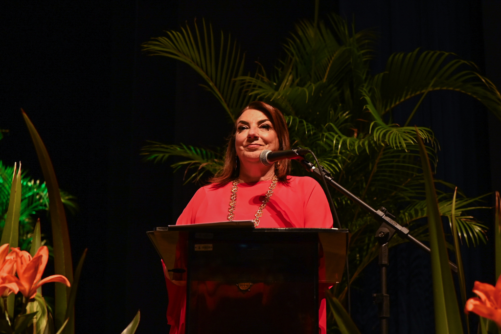 Luciano Schuch transmite o cargo de reitor para Martha Adaime, primeira mulher a comandar a UFSM