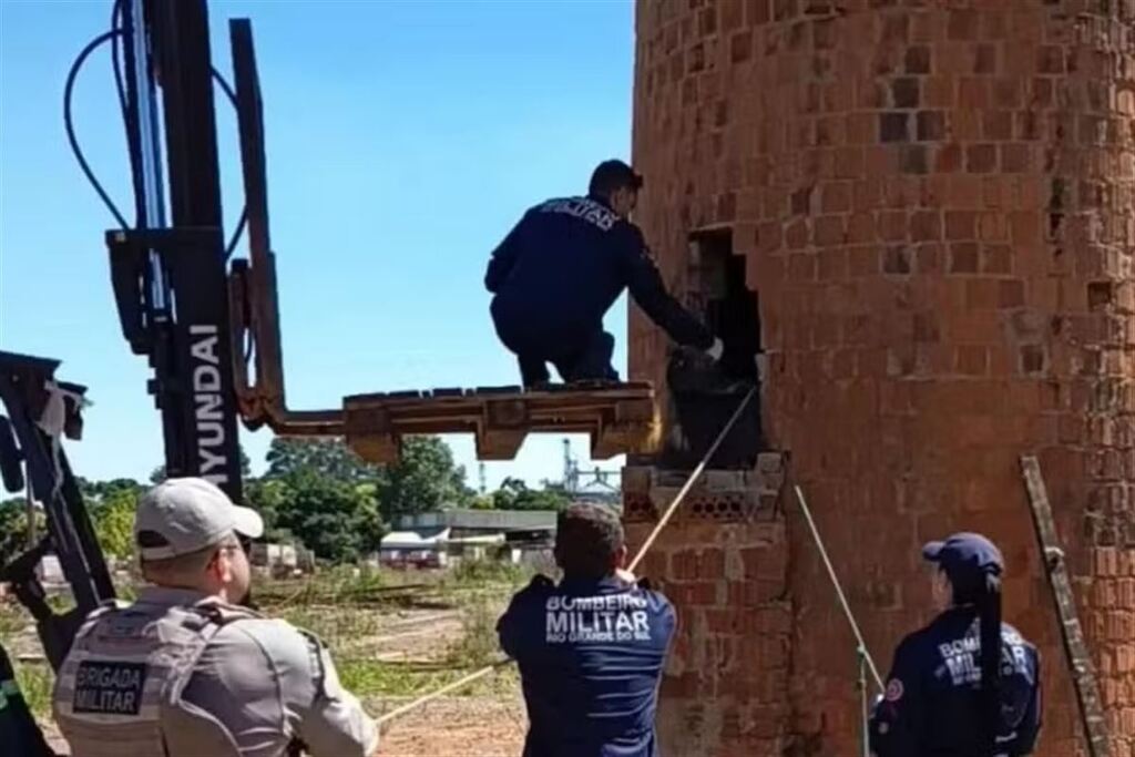Homem é resgatado após ficar dois dias preso em chaminé de olaria na Serra Gaúcha