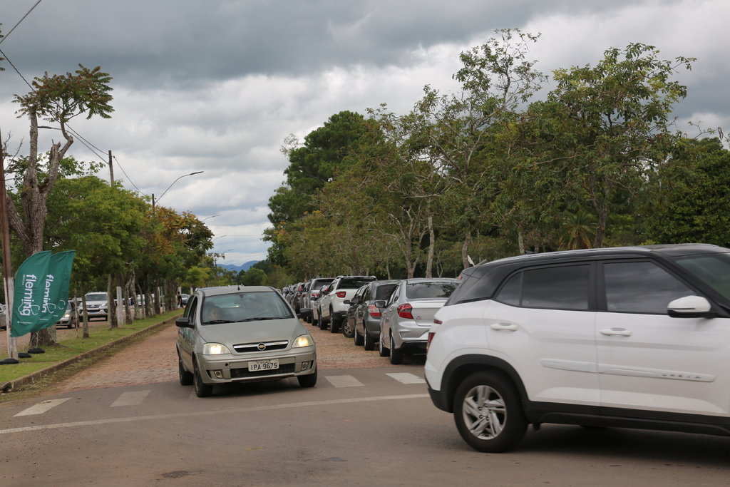 Foto: Vitória Sarturi (Diário) - No campus sede da UFSM, o movimento é intenso logo no início da tarde deste sábado (10)