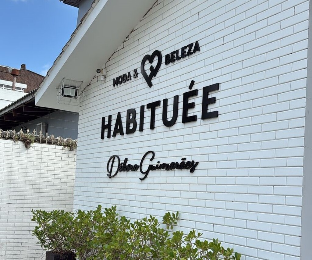 Habituée Débora Guimarães: beleza que acolhe e transforma