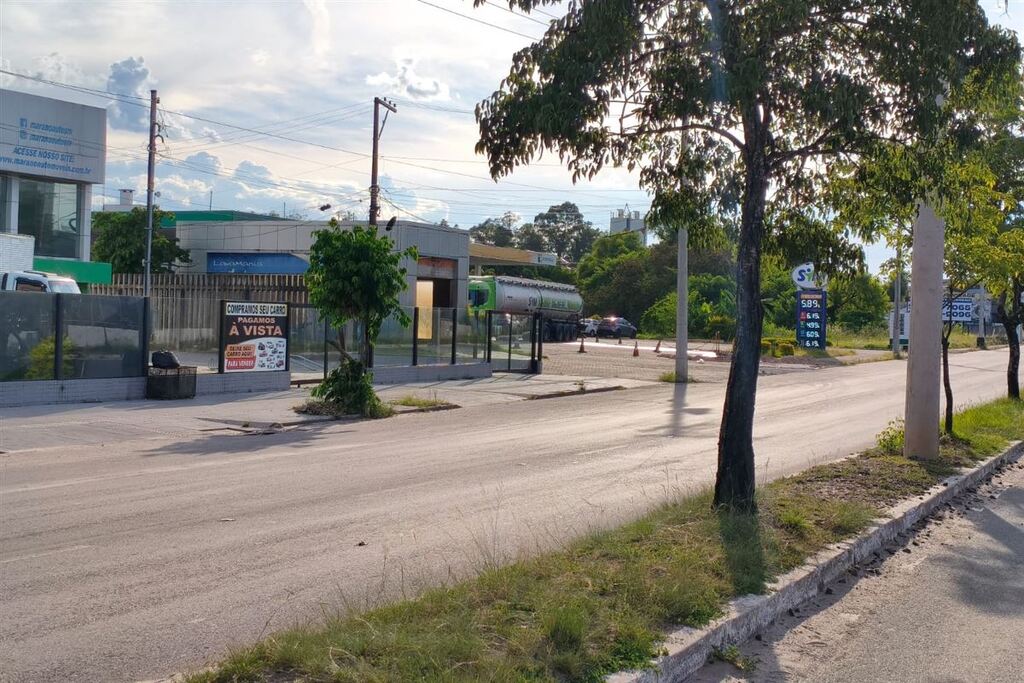 Via de Santa Maria segue bloqueada devido a vazamento de combustivel