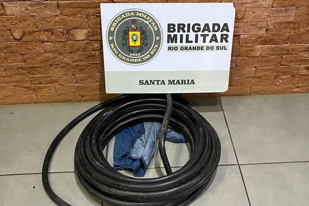 título imagem Dupla é presa por furto de fios e cabos em Santa Maria