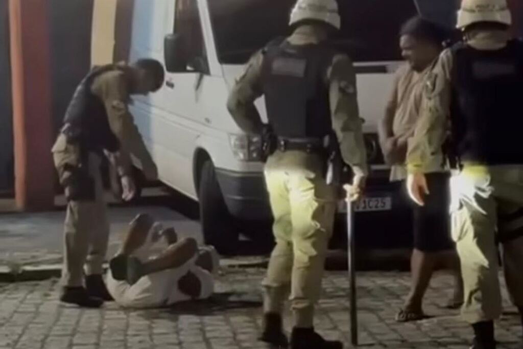 Reprodução - Além de Perdigão, outro homem que acompanhava a partida foi agredido