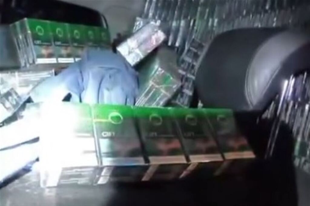 PRF apreende carga de cigarros contrabandeados e prende motorista após fuga na BR-287