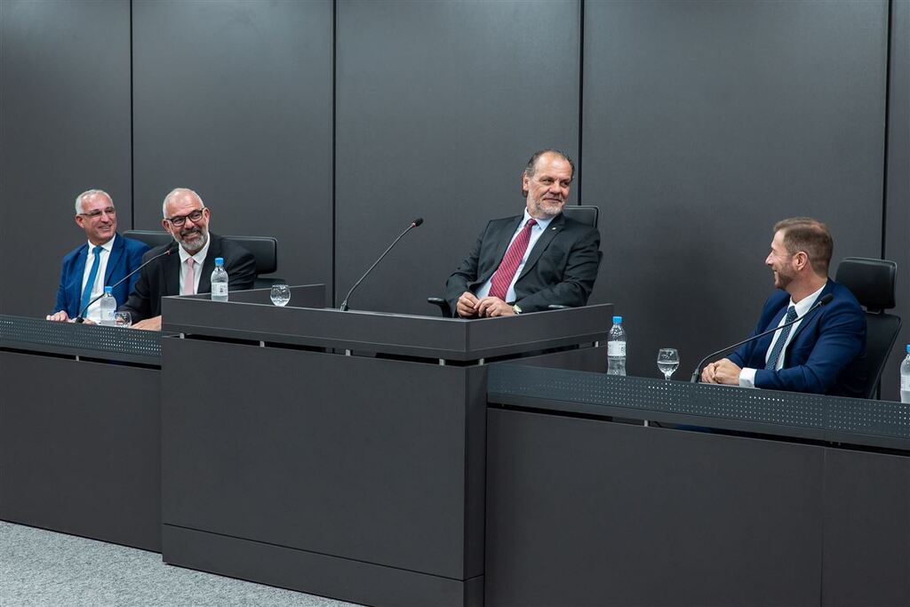 Galeria de imagens: Alberto Delgado Neto (Centro) esteve acompanhado de Jorge Pozzobom, Rodrigo Decimo e Vinicius Leão na bancada