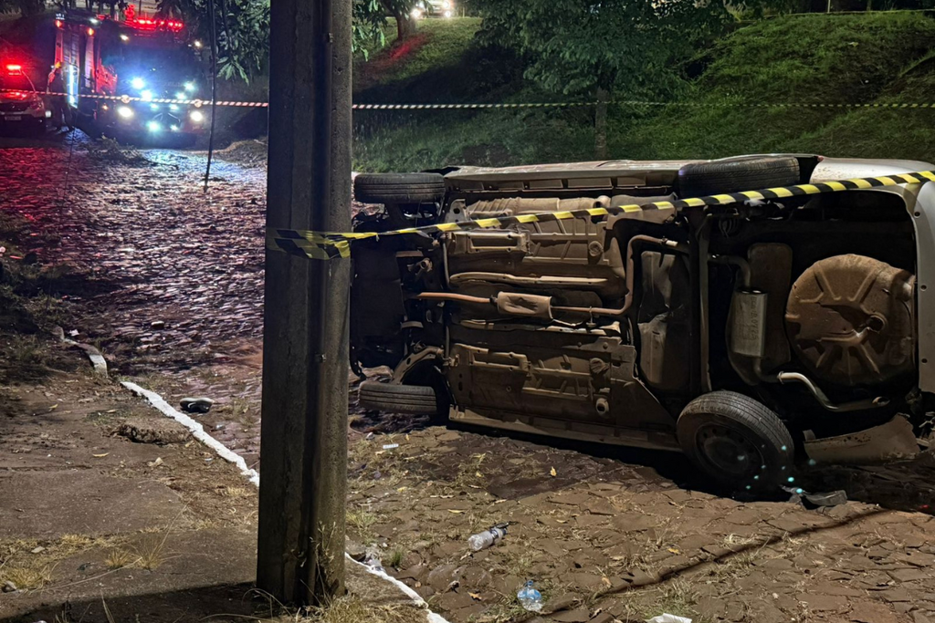 Motorista morre após capotar veículo em avenida de Cruz Alta