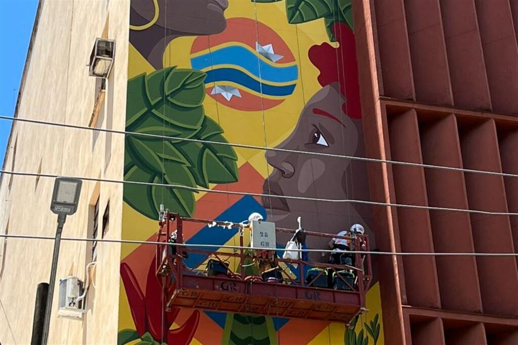 Mural celebra ancestralidade afro-gaúcha e transforma paisagem urbana de Santa Maria