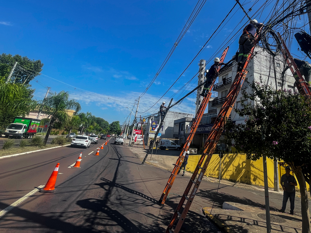 Prefeitura realiza primeiro mutirão de 2026 para retirada de fios em desuso em Santa Maria