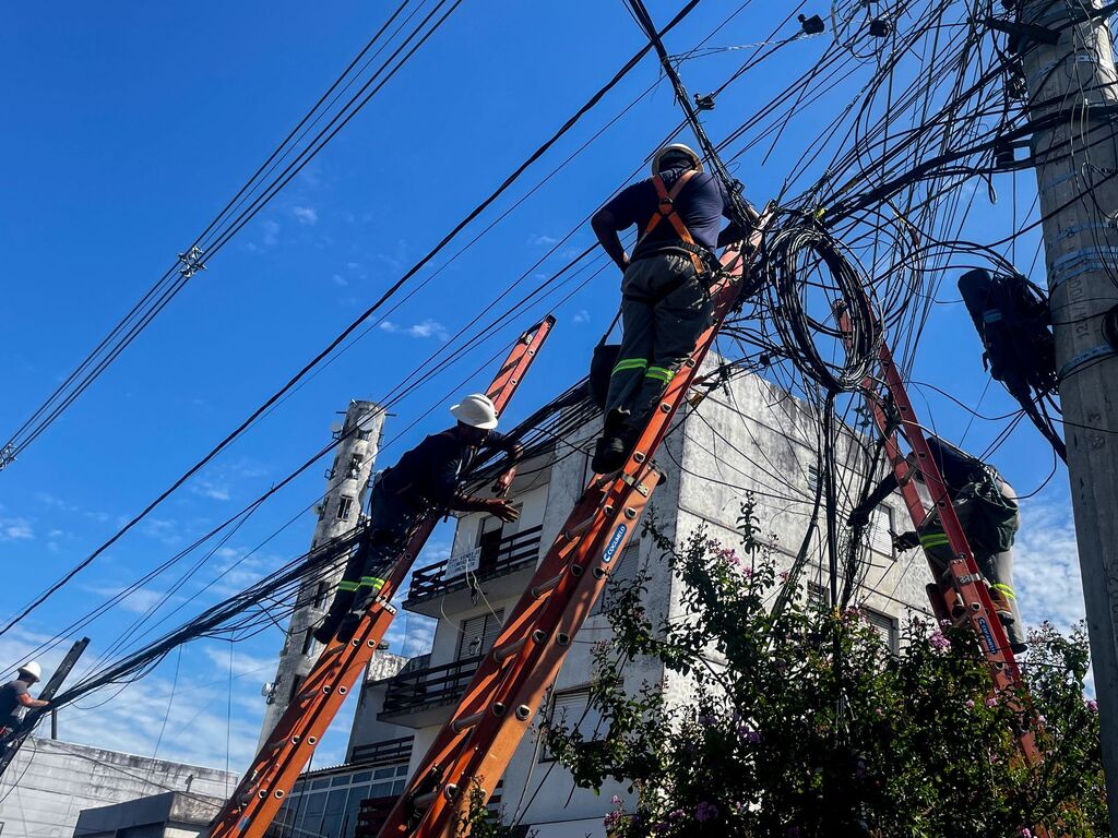 Prefeitura realiza primeiro mutirão de 2026 para retirada de fios em desuso em Santa Maria