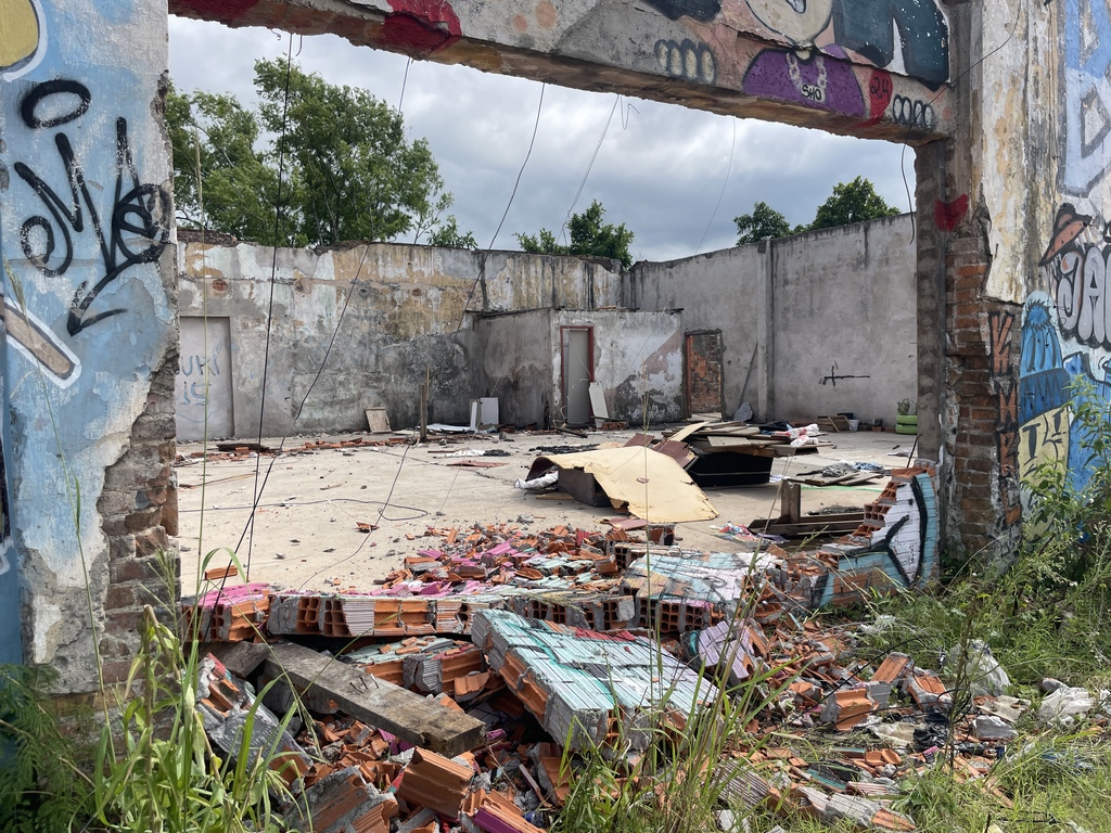 Prefeitura começará demolição do pavilhão onde funcionavam associação de reciclagem e escola de samba