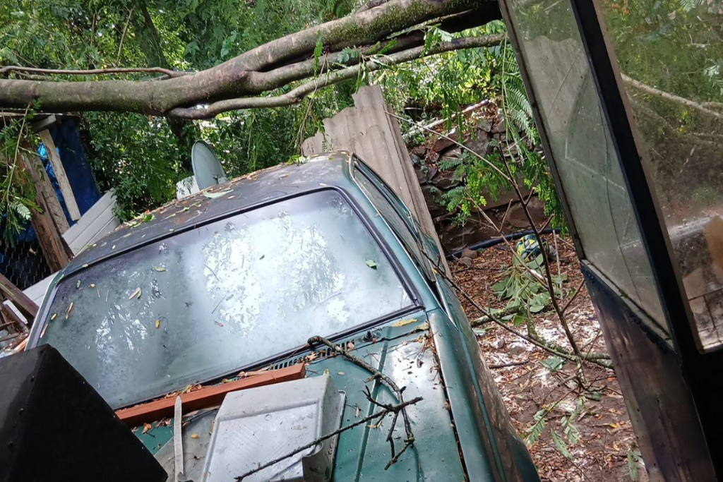 Temporal causa danos em casas de três famílias e mobiliza Defesa Civil em Itaara