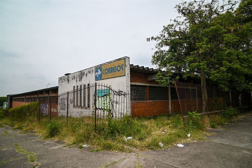 Prédios públicos desocupados e obras inacabadas agravam cenário de abandono em Santa Maria