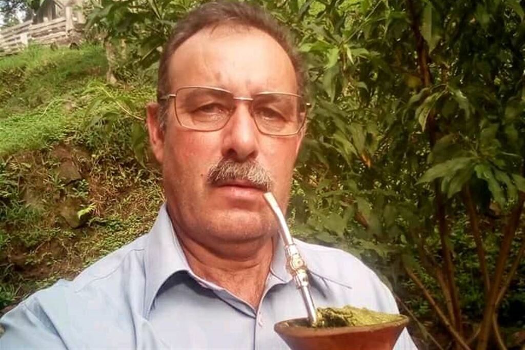  - João Volmar Muraro Siqueira, 64 anos,morreu após ser arremessado de viaduto enquanto fechava o capô do carro