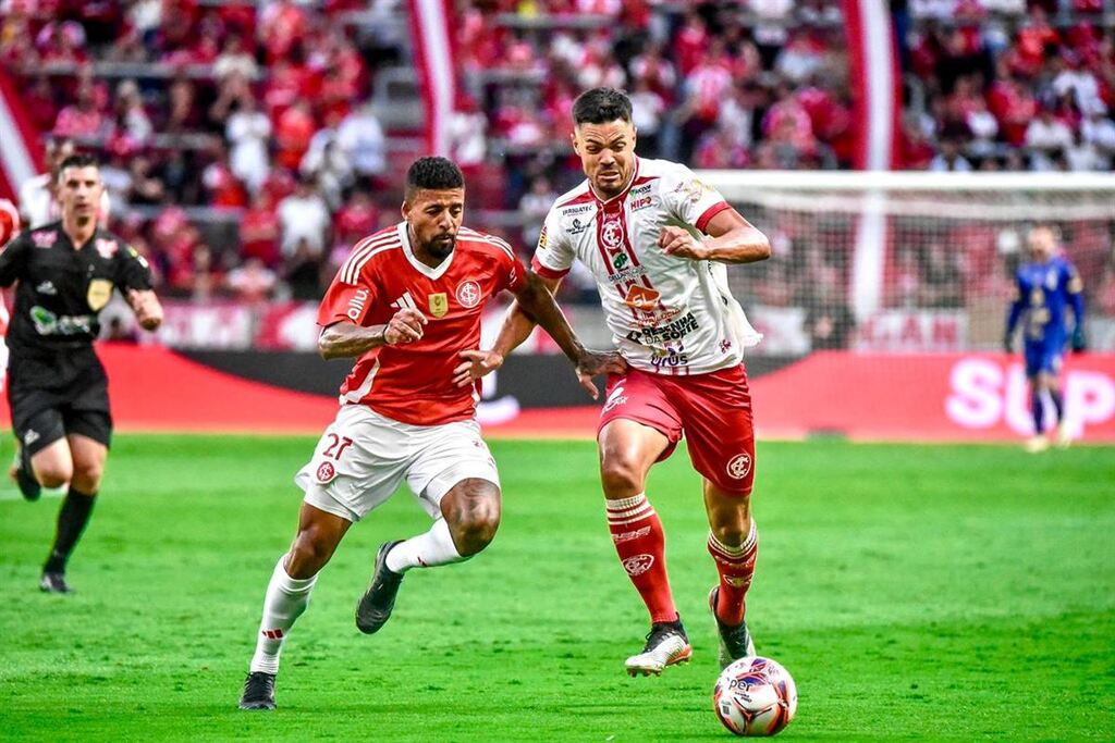 Foto: Renata Medina (Inter-SM) - Mateus Santana chegou ao Inter-SM em 2023. Apesar de defensor, já marcou sete vez com a camisa do Alvirrubro