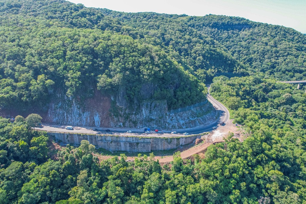 Galeria de imagens: Obras de encostas na BR-158