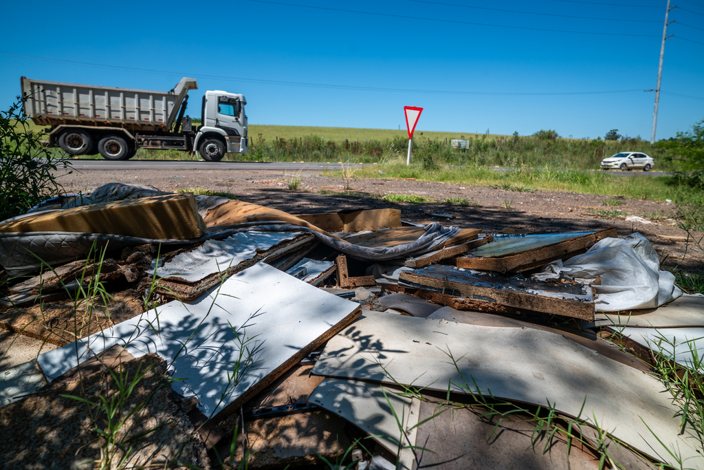 Rodovias de Santa Maria têm mais de 50 toneladas de lixo recolhidas; volume pode dobrar em 2026