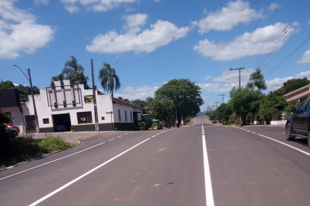 Novo trecho recebe pavimentação e deve melhorar escoamento da produção em Dona Francisca