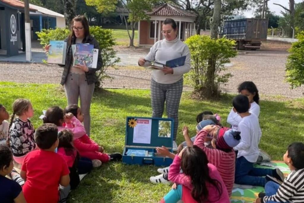 título imagem Projeto Mala de Leitura leva cultura a 10 municípios da região e promove jornada literária em Agudo