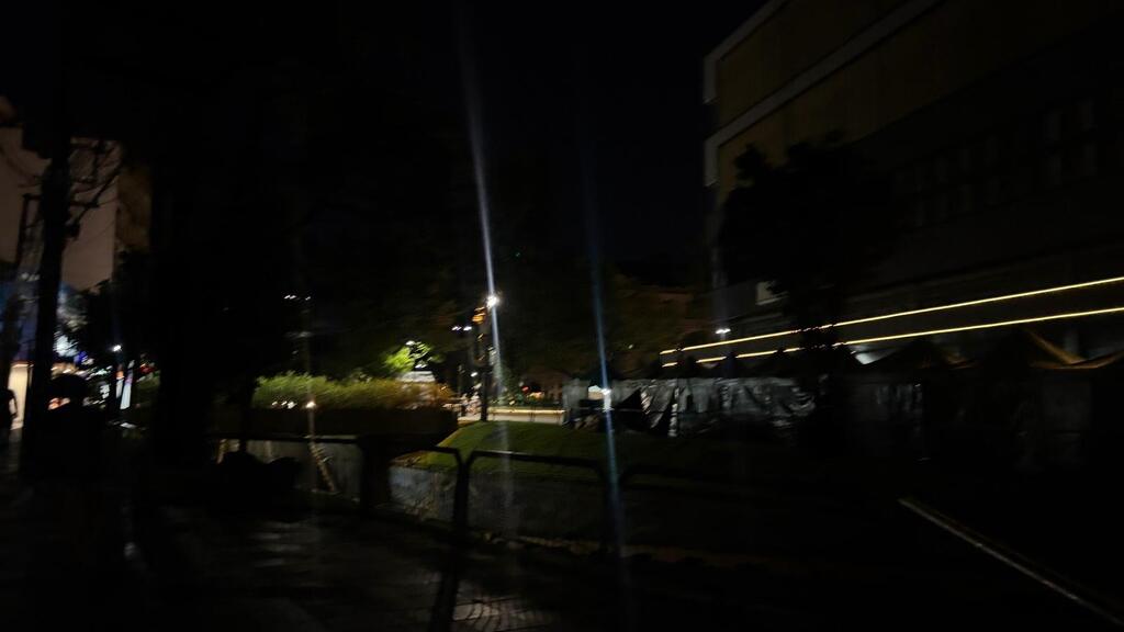 Viaduto Evandro Behr tem falta de iluminação e de grades de proteção no centro de Santa Maria