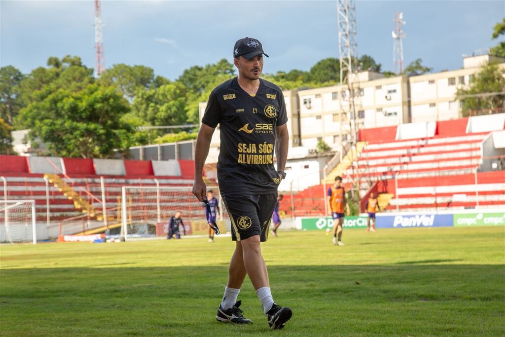 Foto: Vinicius Becker - Técnico comandou a equipe em oito partidas nesta temporada, com apenas uma vitória