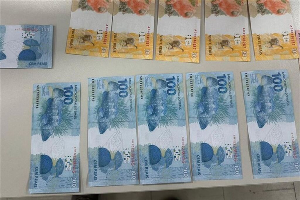 Homem é preso pela Polícia Federal após receber encomenda de dinheiro falso em Santa Maria