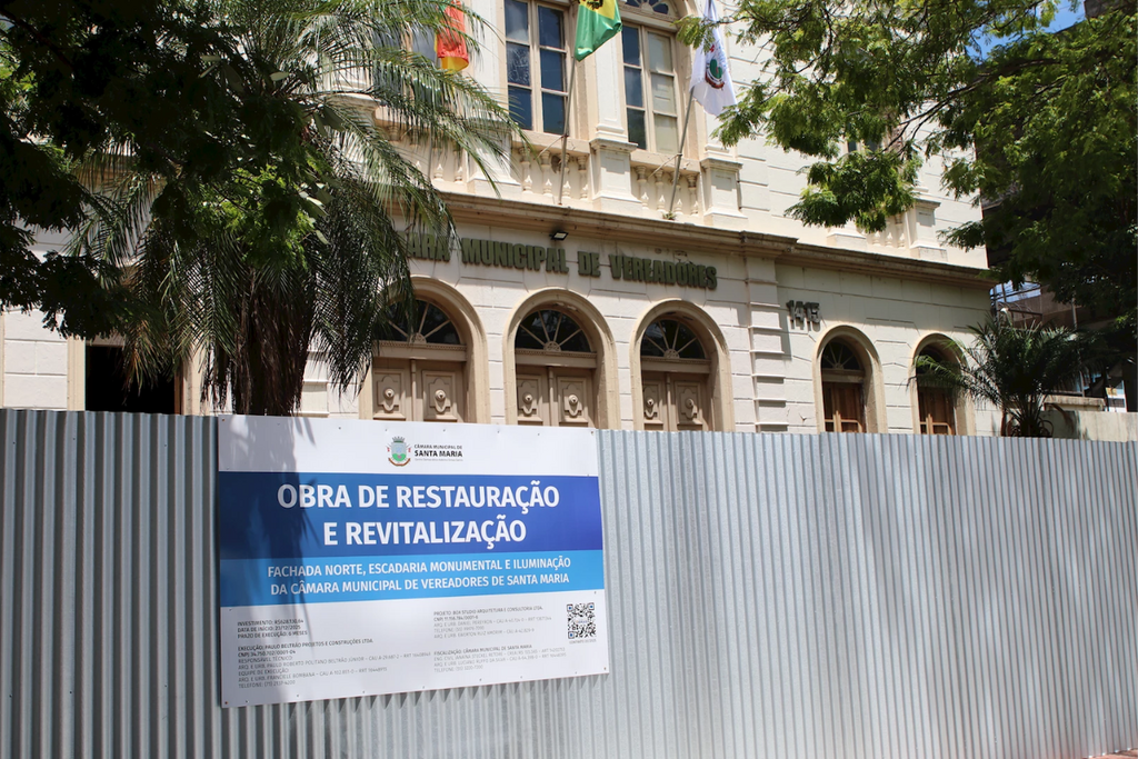 Fachada do prédio da Câmara de Vereadores passa  por revitalização