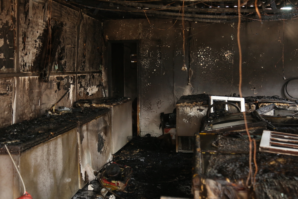 Após incêndio em sorveteria, família cria vaquinha e busca caminhão frigorífico para armazenar produtos