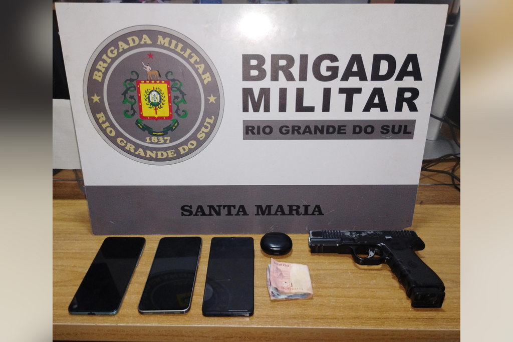 título imagem Brigada Militar prende três pessoas por roubo e cumpre mandado em Santa Maria