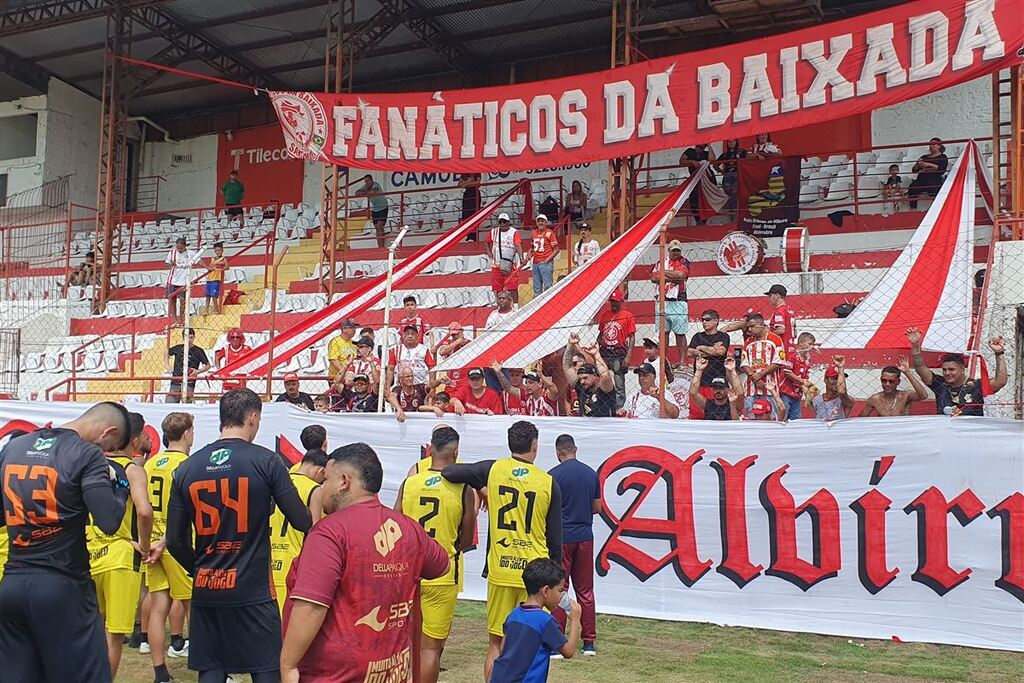 título imagem Torcida do Inter-SM comparece ao último treino antes do jogo contra o Guarany de Bagé