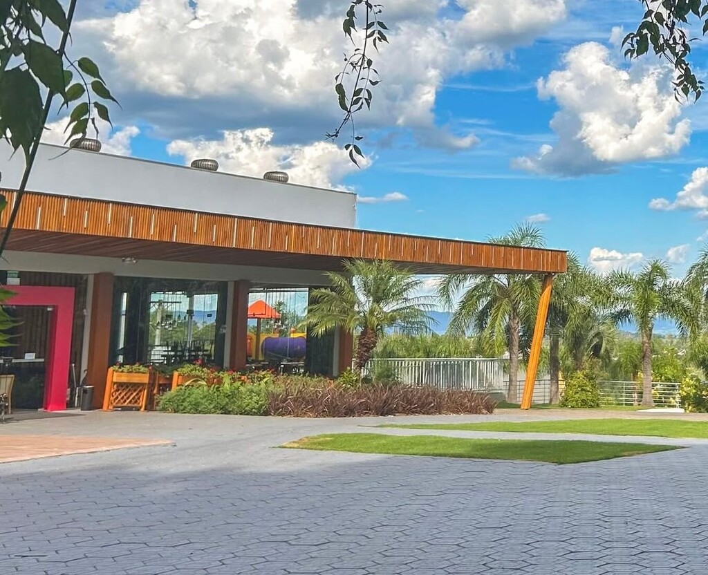 Estação Persona celebra 4 anos da revista com noite especial e lançamento do livro Persona 50